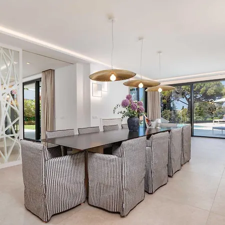 Albion Вилла Ровинь